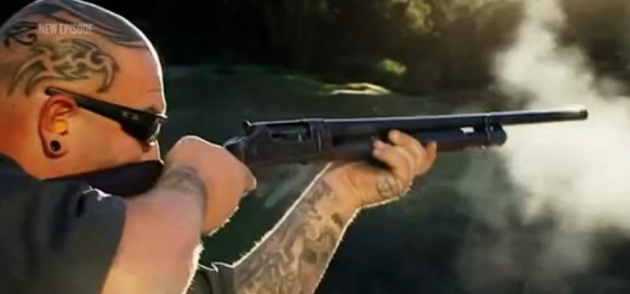 Ton fires a shotgun on Auction Hunters.