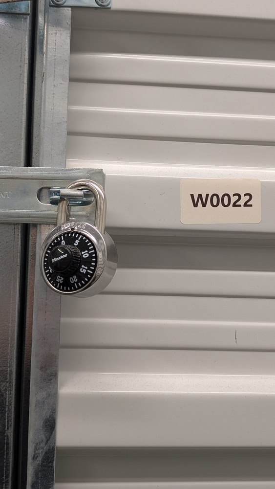 Montreal MiniStorage Auction 17298795611746