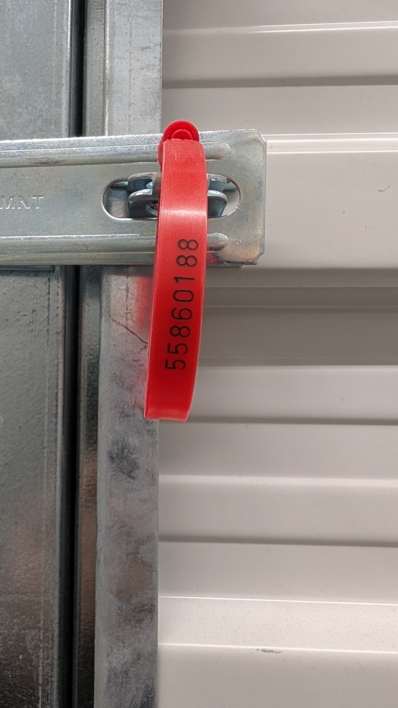 Montreal MiniStorage Auction 17298795611746