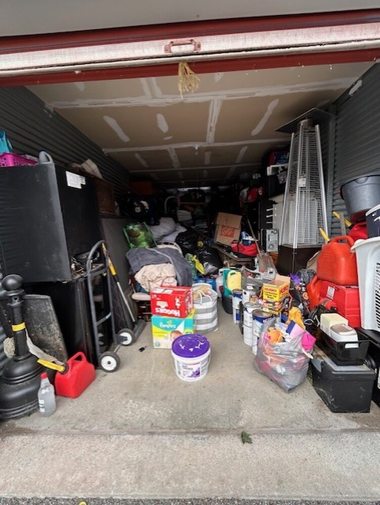 3032 -StorageMart  Ajax  auction IB-6493