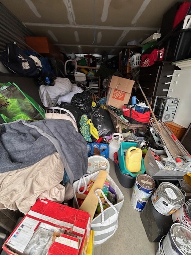 3032 -StorageMart  Ajax  auction IB-6493 30