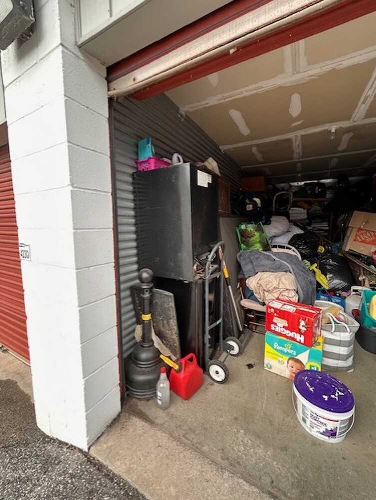 3032 -StorageMart  Ajax  auction IB-6493 10