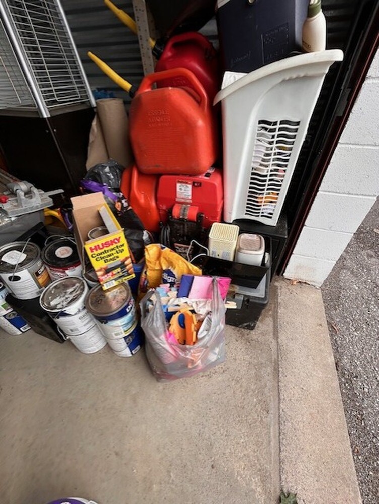 3032 -StorageMart  Ajax  auction IB-6493 40