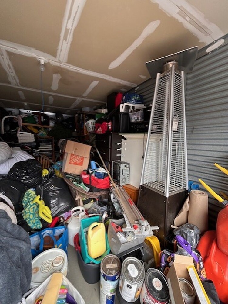 3032 -StorageMart  Ajax  auction IB-6493 60