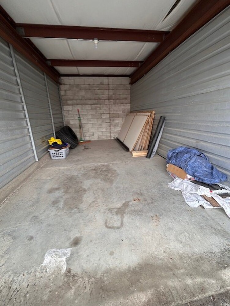 3032 -StorageMart  Ajax  auction IB-1645