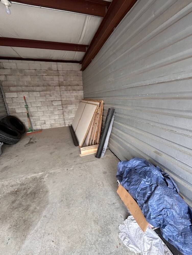 3032 -StorageMart  Ajax  auction IB-1645 20