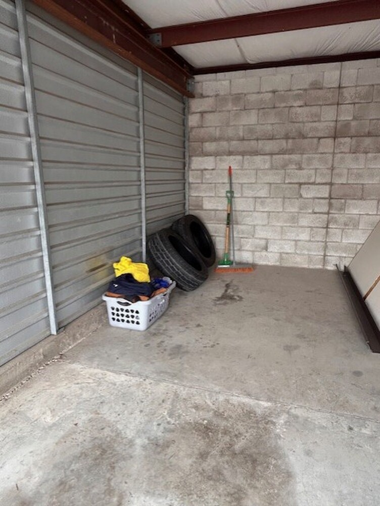 3032 -StorageMart  Ajax  auction IB-1645 30