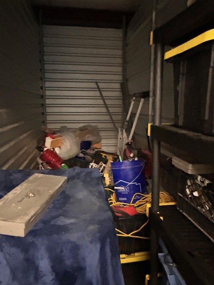 3032 -StorageMart  Ajax  auction IB-7925 20