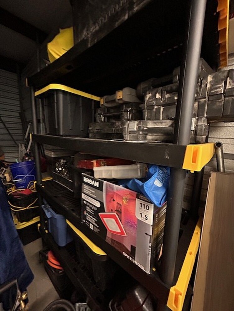 3032 -StorageMart  Ajax  auction IB-7925 40