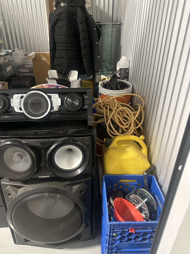 Q SELF STORAGE  auction IB-3039 20