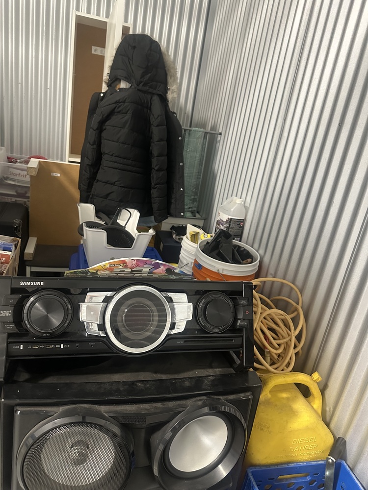 Q SELF STORAGE  auction IB-3039 50