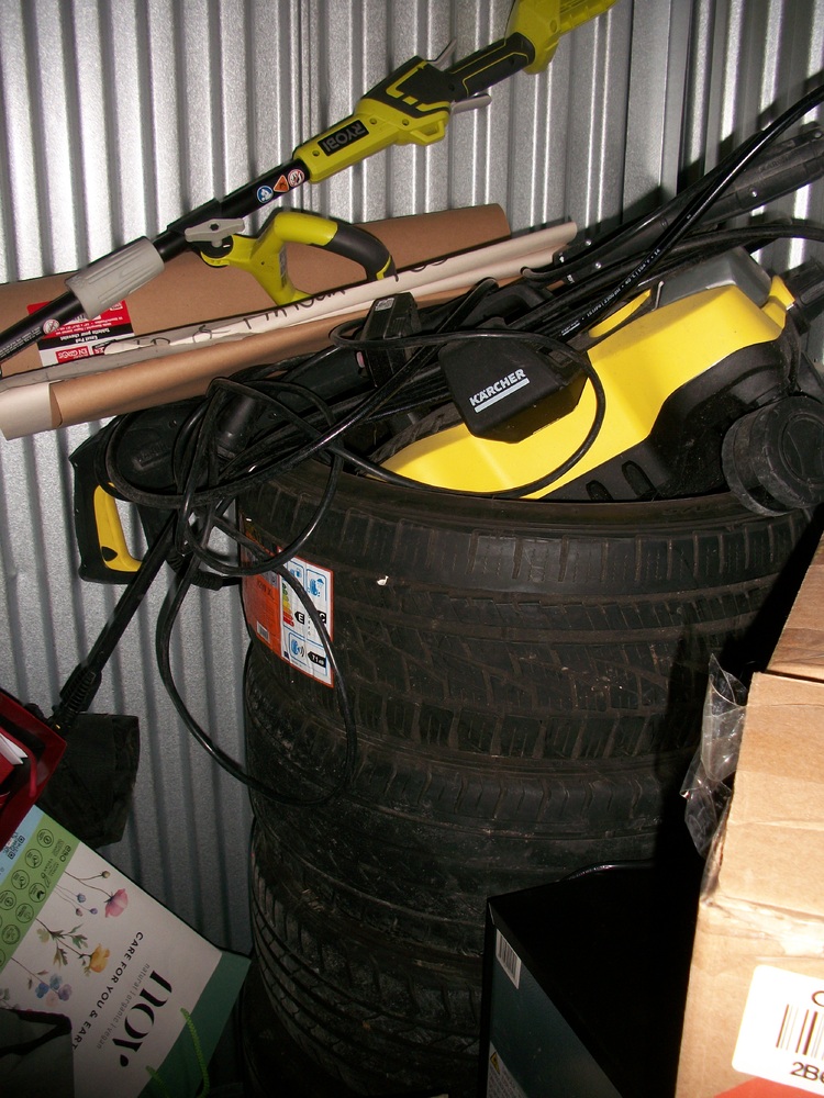 3018 - StorageMart Alden Rd  auction IB-8968 50