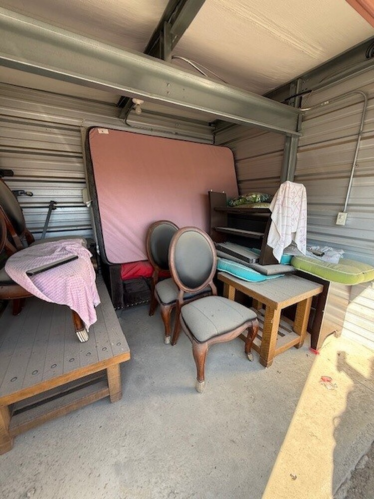 L177 - Access Storage - 3435 White Oak, London -   auction IB-2465 20