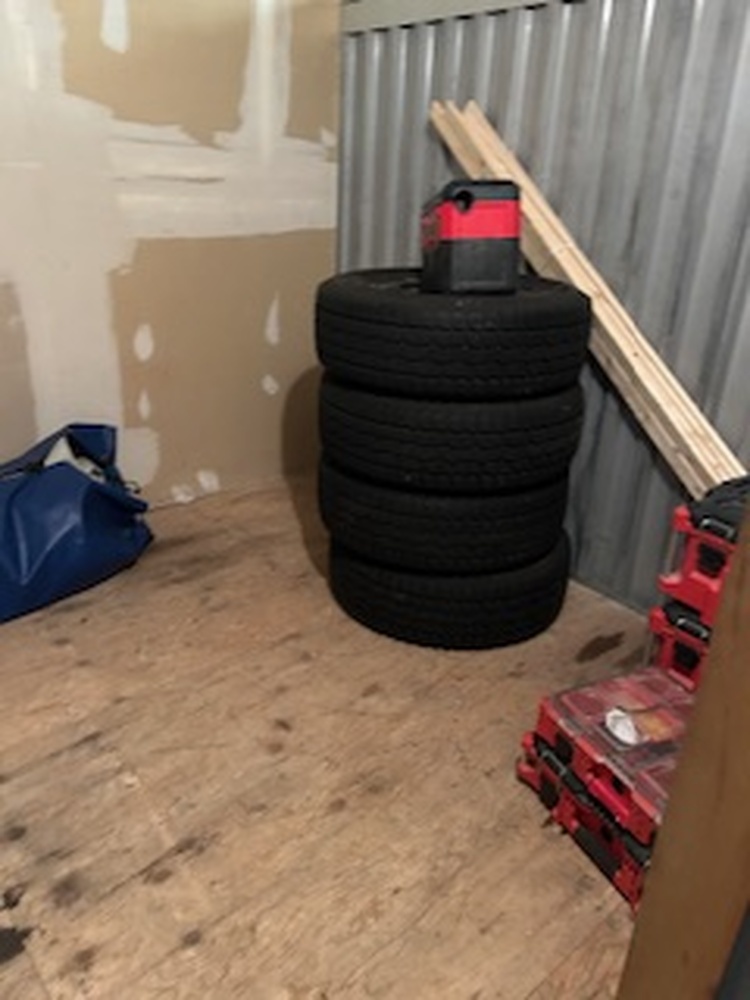 3102 - StorageMart St-Leonard  auction IB-1208 50