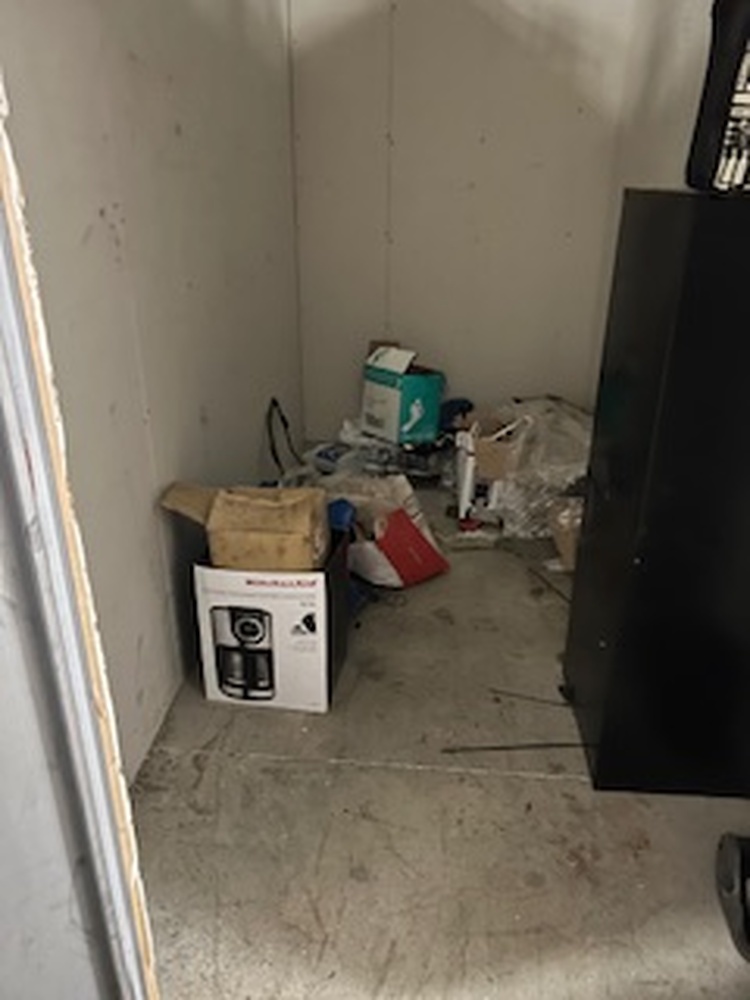 3102 - StorageMart St-Leonard  auction IB-9413