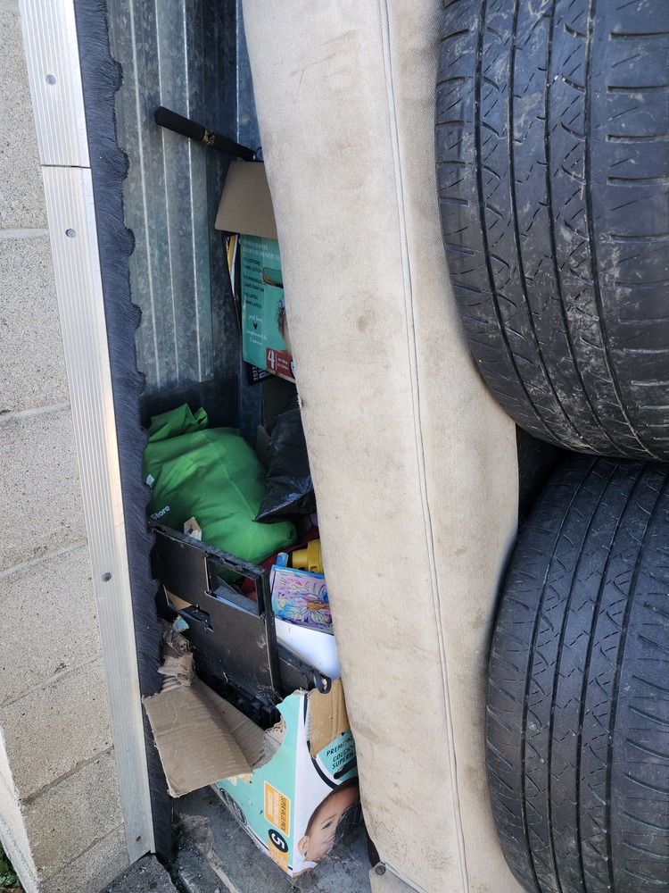 Space at Hand Paris  auction IB-9814 40