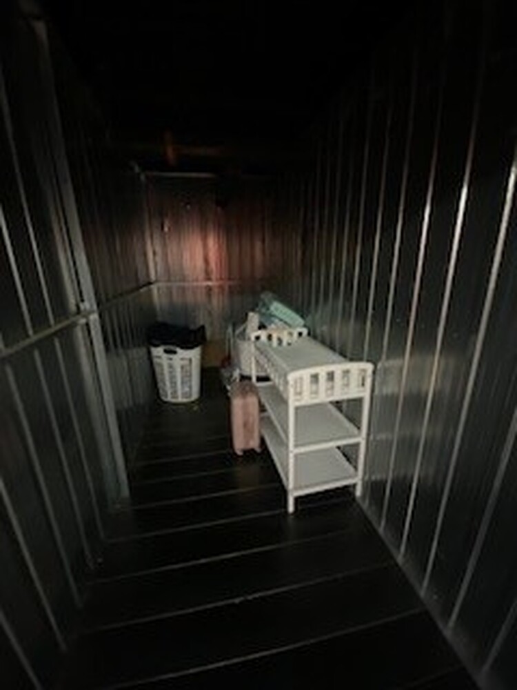 L151 - Access Storage - 835 York Mills, Don Mills -   auction IB-9387 10