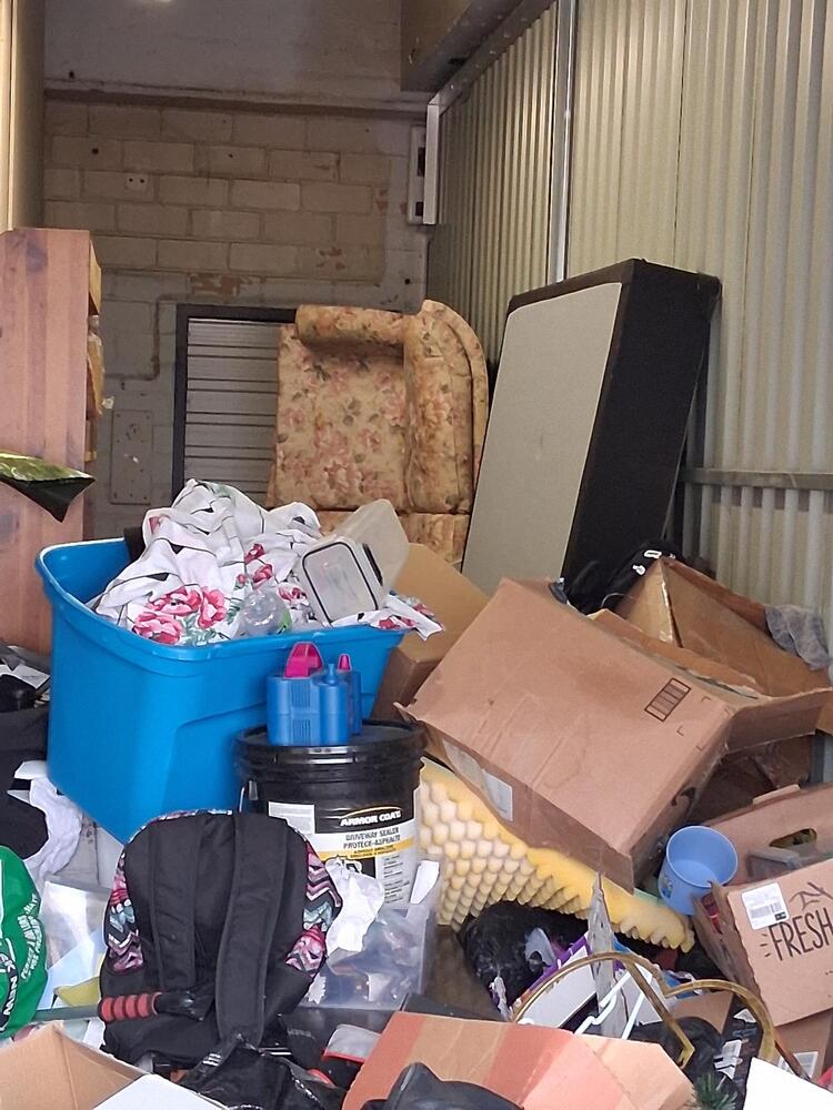 L032 - Depotium Mini-Entrepot -100 Boul. Montreal-Toronto -   auction IB-4597 10