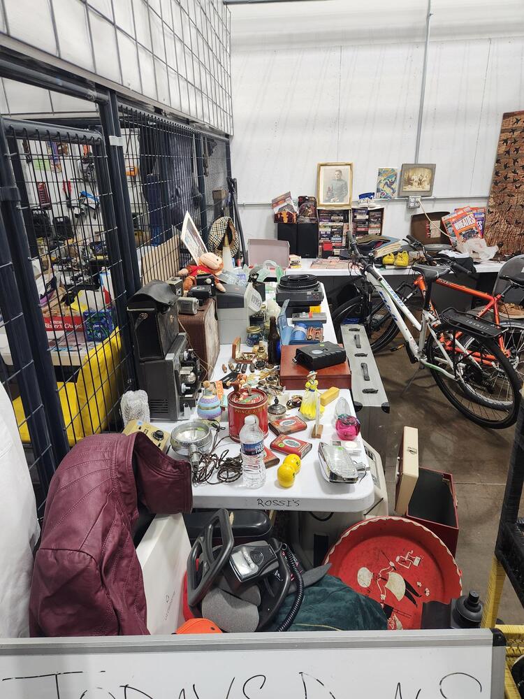 Rossi`s Flea Market - North Versailles  auction IB-8609 60