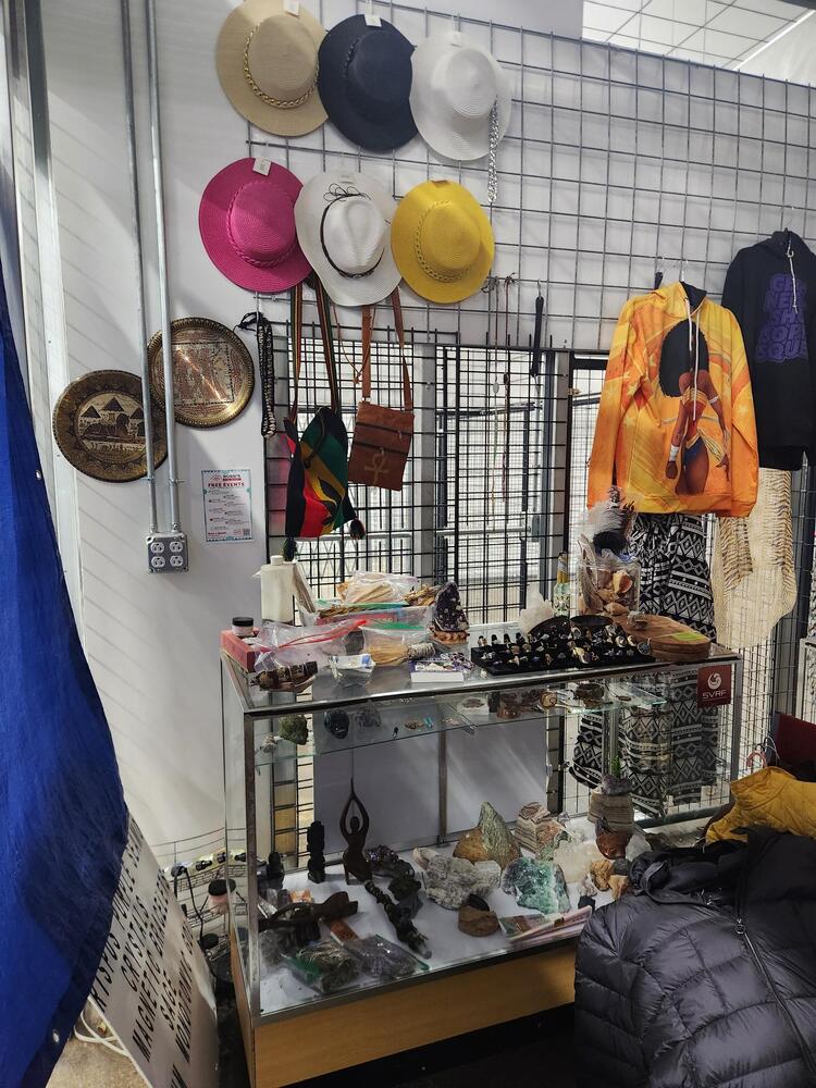 Rossi`s Flea Market - North Versailles  auction IB-4003 20