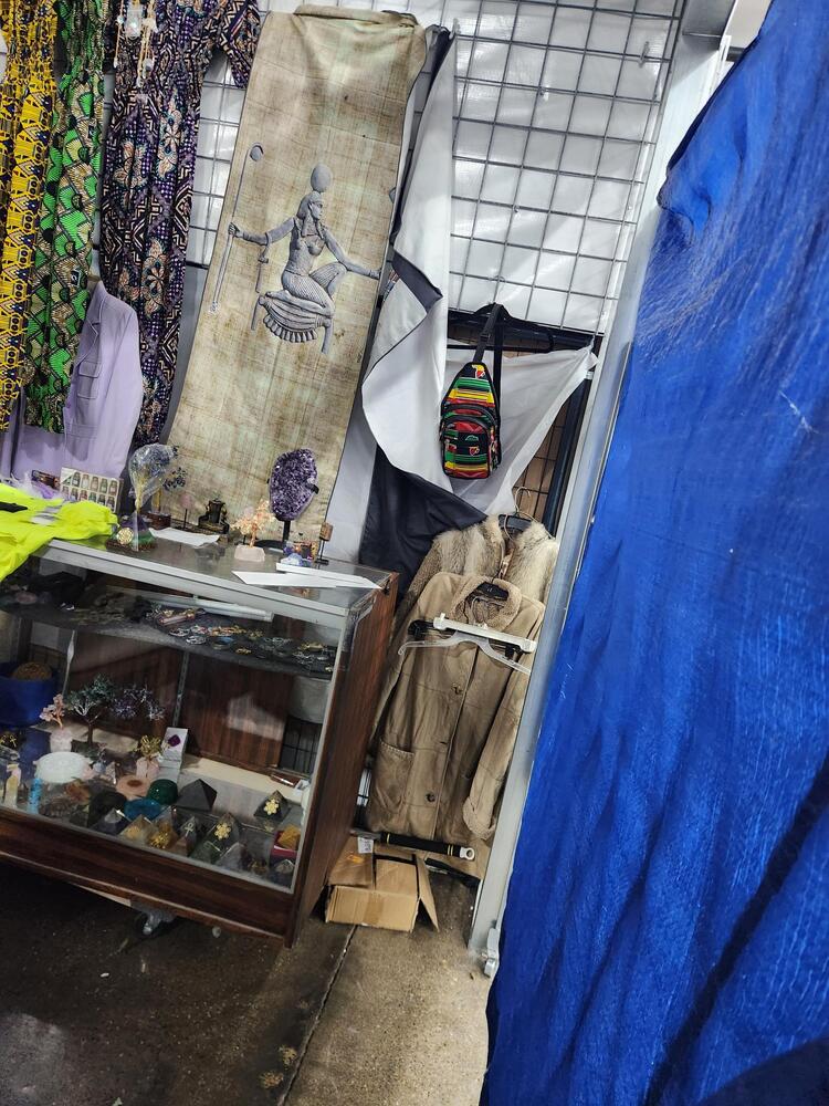 Rossi`s Flea Market - North Versailles  auction IB-4003 30