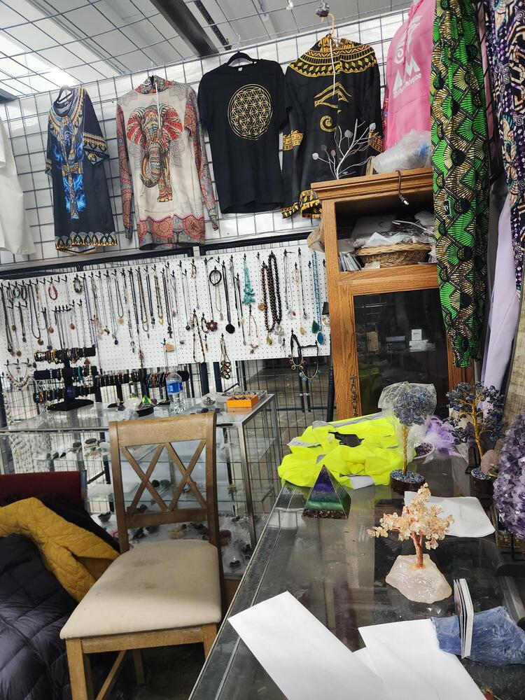 Rossi`s Flea Market - North Versailles  auction IB-4003 50