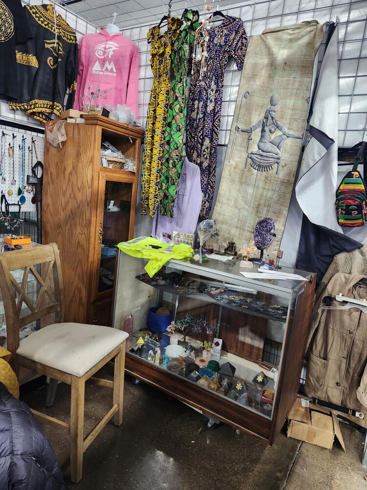 Rossi`s Flea Market - North Versailles  auction IB-4003 60