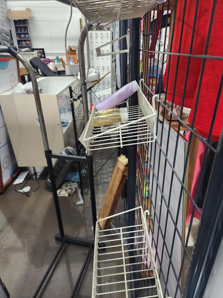 Rossi`s Flea Market - North Versailles  auction IB-4938 10