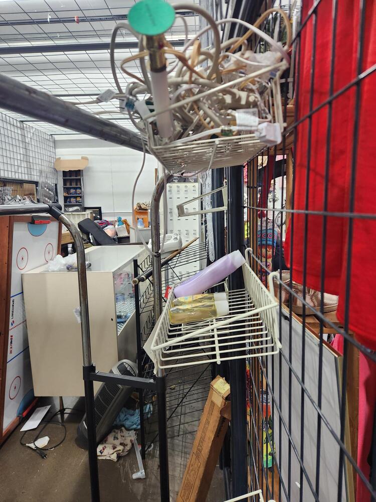 Rossi`s Flea Market - North Versailles  auction IB-4938 20