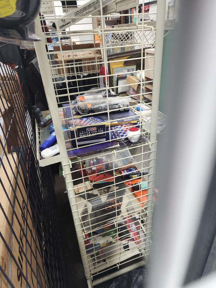 Rossi`s Flea Market - North Versailles  auction IB-4938 40