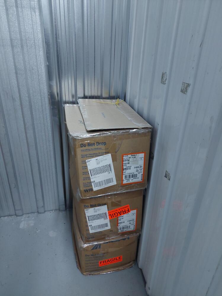 L022 - Depotium Mini-Entrepot - 892 Saint-Paul   auction IB-2972