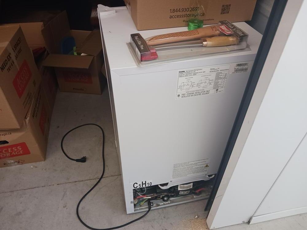 L009 - Access Storage - 1545 Victoria St.N. -   auction IB-1066