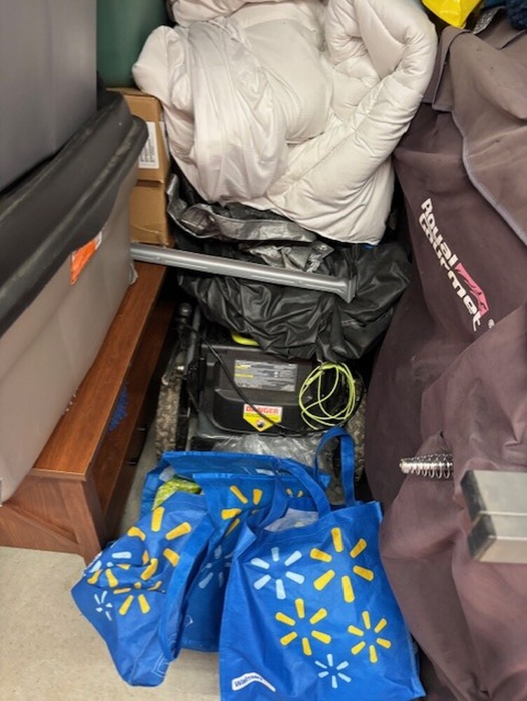 3026 - StorageMart Burlington  auction IB-4250 10