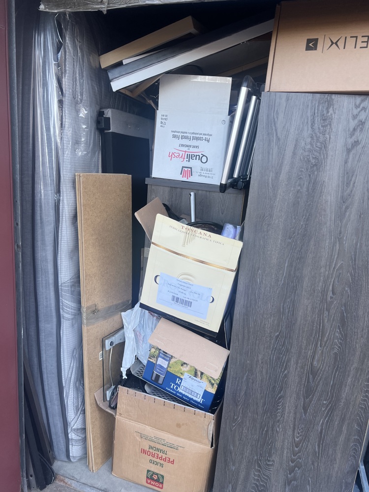 3106 - StorageMart St-Hubert  auction IB-1253 10