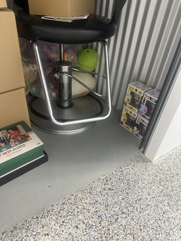 Q SELF STORAGE  auction IB-5796 50