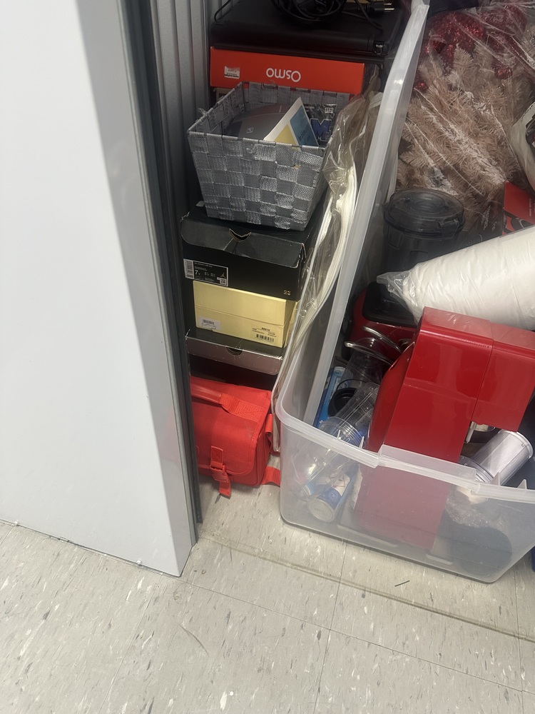 Q SELF STORAGE  auction IB-9483 10