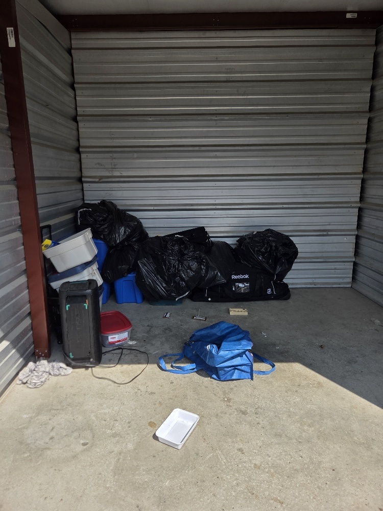 L194 - Access Storage - 176 Hayward - Kitchener   auction IB-1600