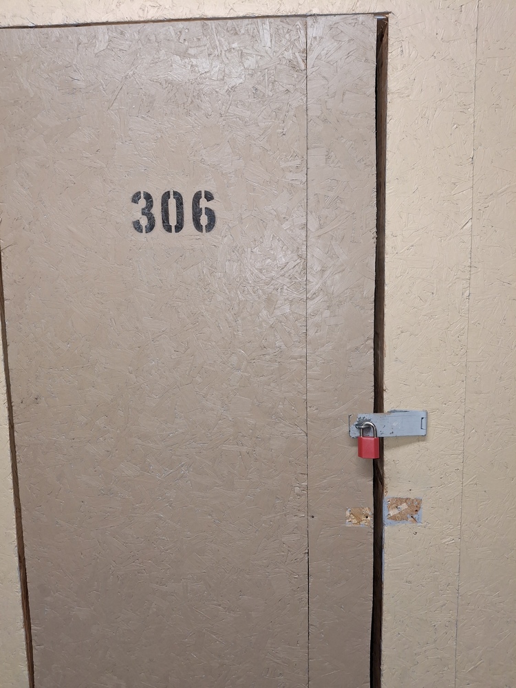 L160 - Access Storage - 92 Barrie Road -   auction IB-7181 10