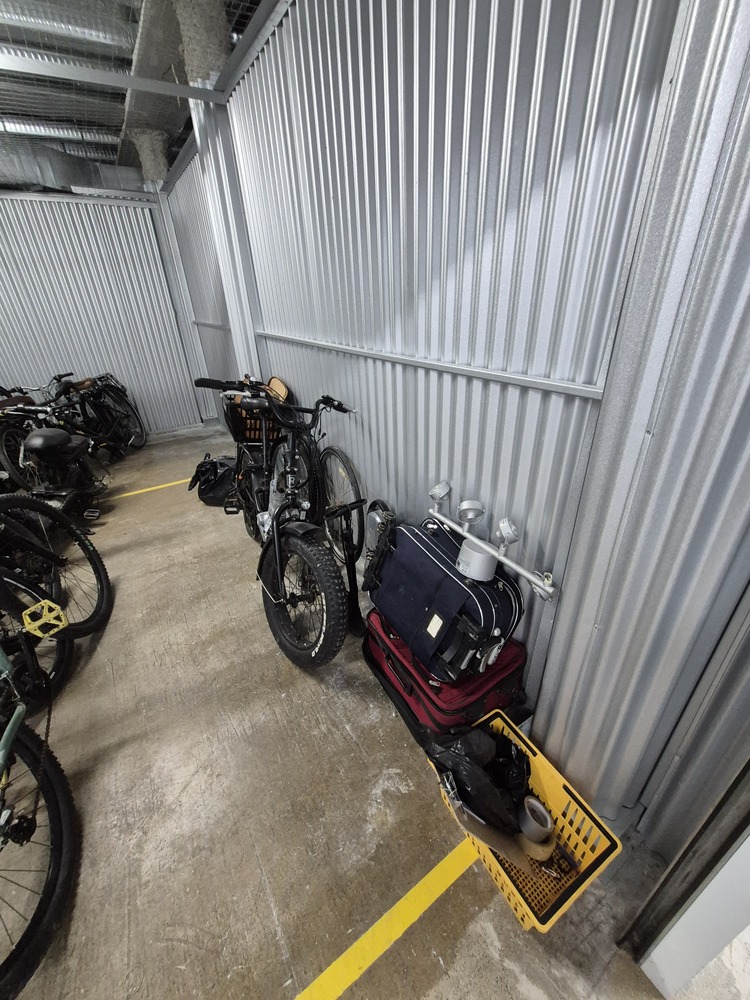 L169 - Access Storage  - 150 Duncan Mill Rd -   auction IB-2515 20