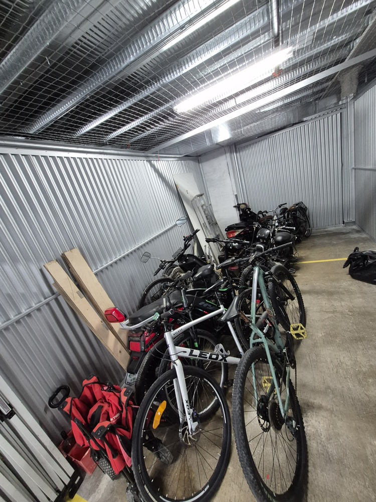 L169 - Access Storage  - 150 Duncan Mill Rd -   auction IB-2515 30