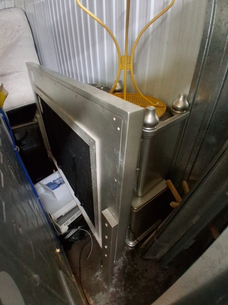 L034 - Depotium Mini-Entrepot - 255 de Castelnau Ouest  -   auction IB-2087