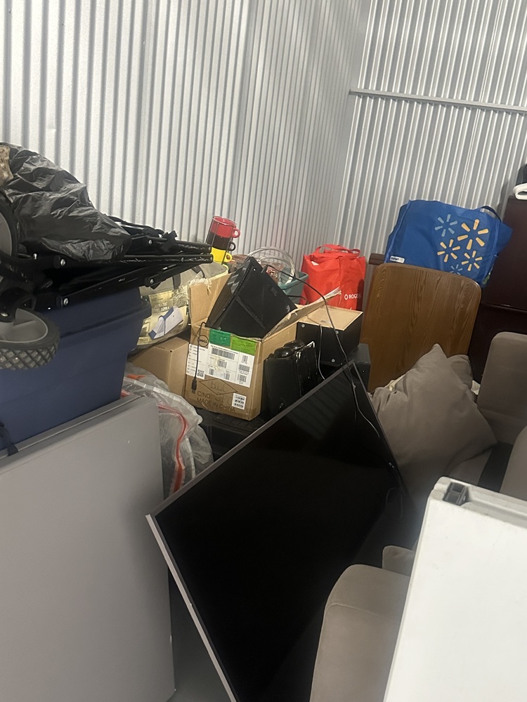 Q SELF STORAGE  auction IB-7849 10