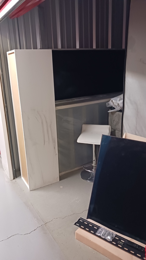 L257 -  Access Storage -  675 Queen St  auction IB-1060