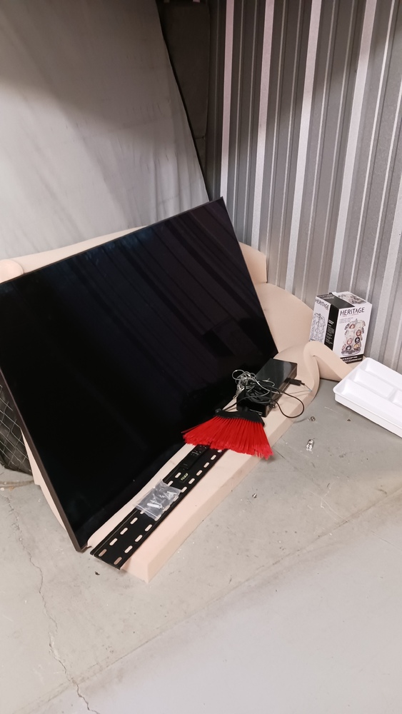 L257 -  Access Storage -  675 Queen St  auction IB-1060 10