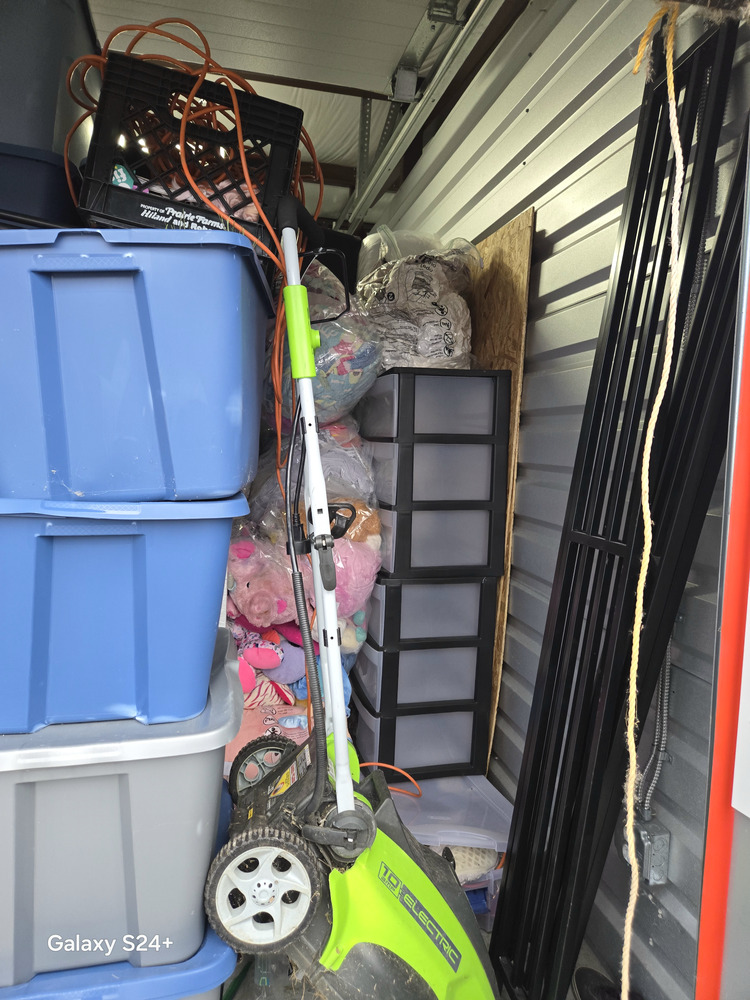 1-800-Self-Storage.com of Grand Blanc  auction IB-2746 40