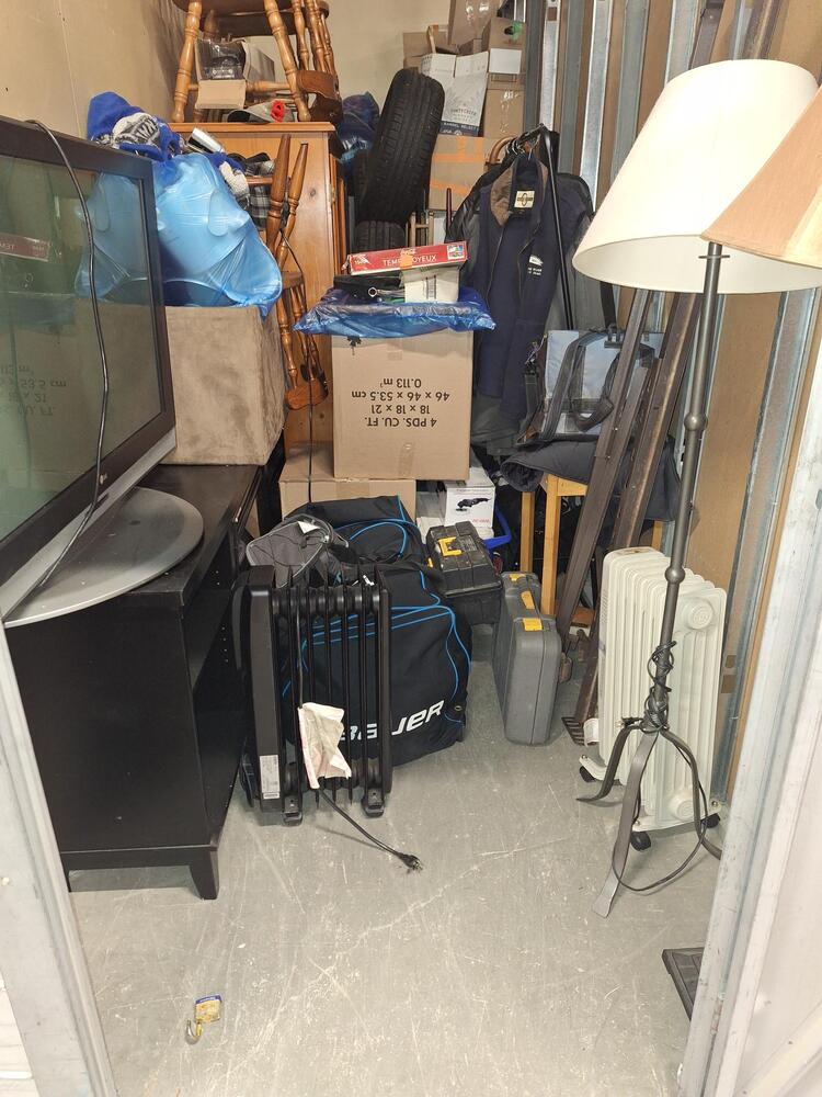 L042 - Access Storage - 3105 Kingsway East -   auction IB-8020 30