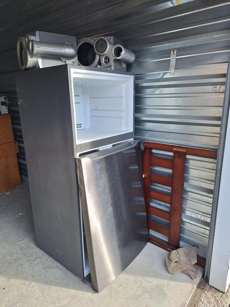 L021 - Depotium Mini-Entrepot - 3550 Boul La Cite Des Jeunes -   auction IB-9366