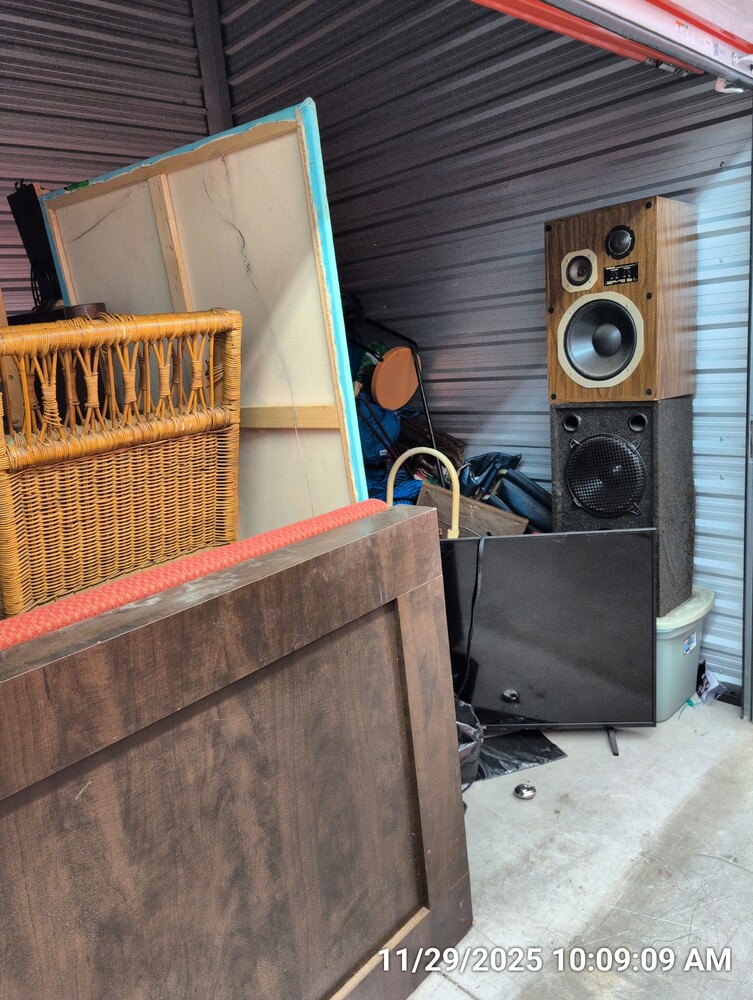 Storage of Barton St  auction IB-9142 60