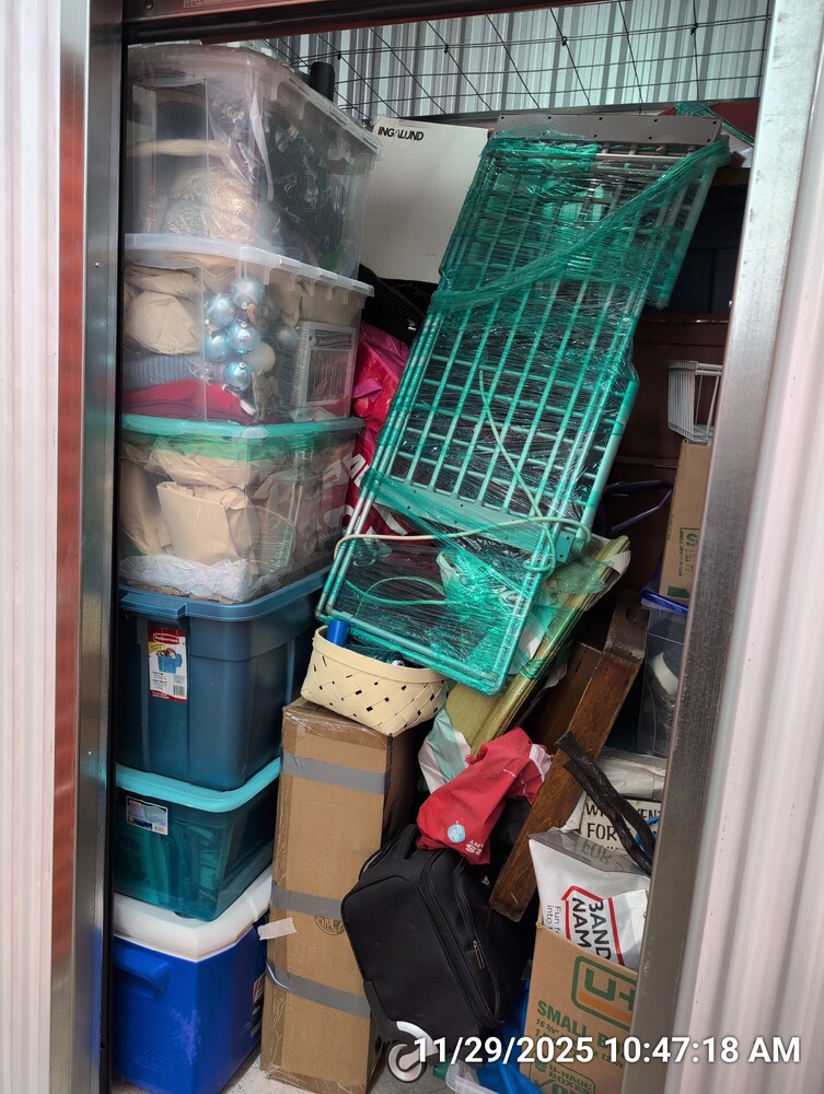 Storage of Hamilton  auction IB-8832 10