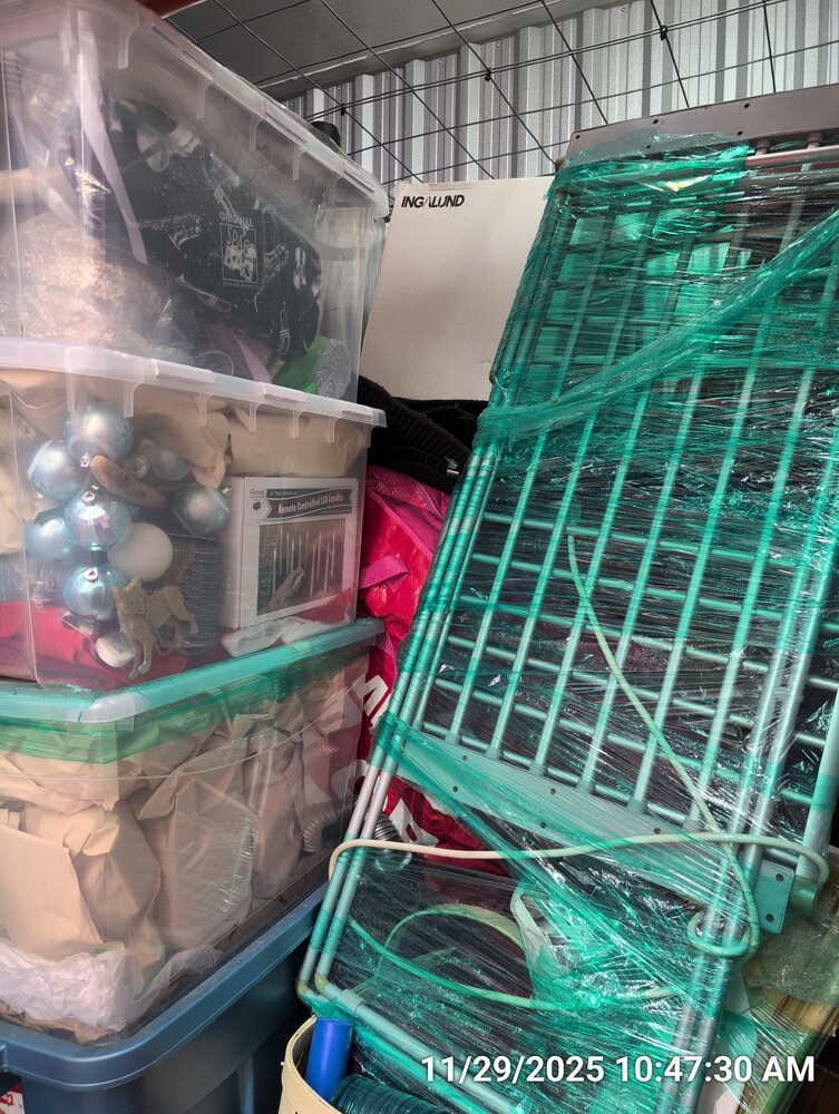 Storage of Hamilton  auction IB-8832 40